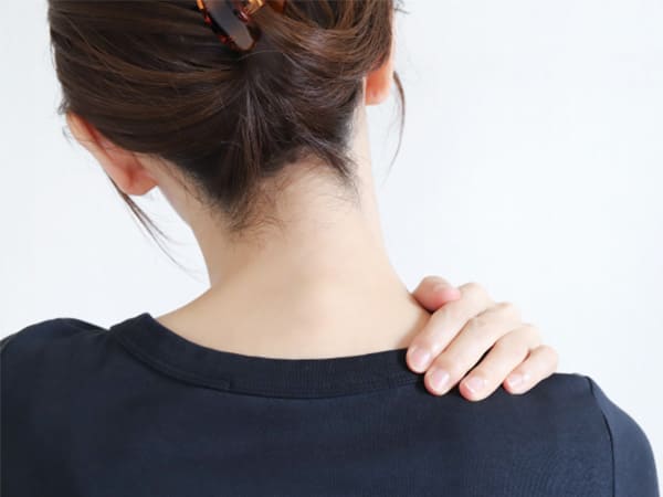 肩こりの女性