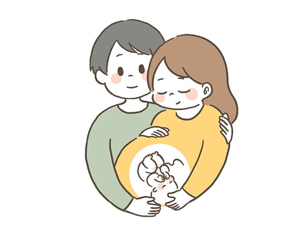 お腹を触る妊婦とその家族