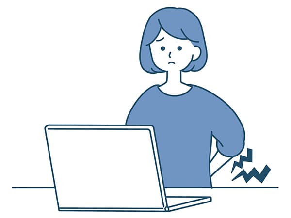 腰痛のデスクワーク女性